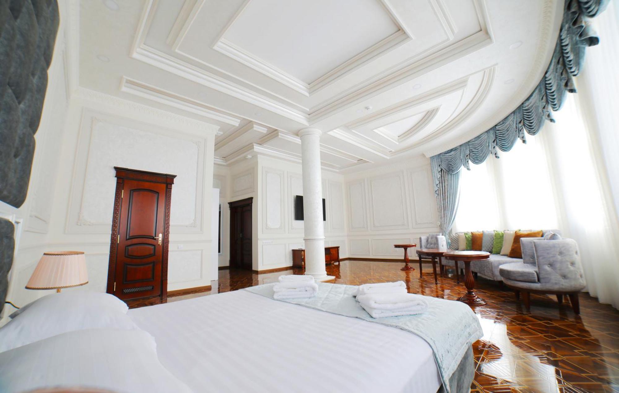 Bravolyuks Hotel Ургенч Екстер'єр фото