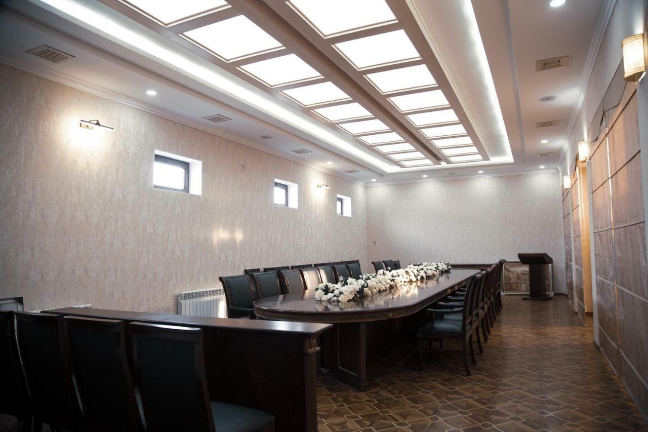 Bravolyuks Hotel Ургенч Екстер'єр фото
