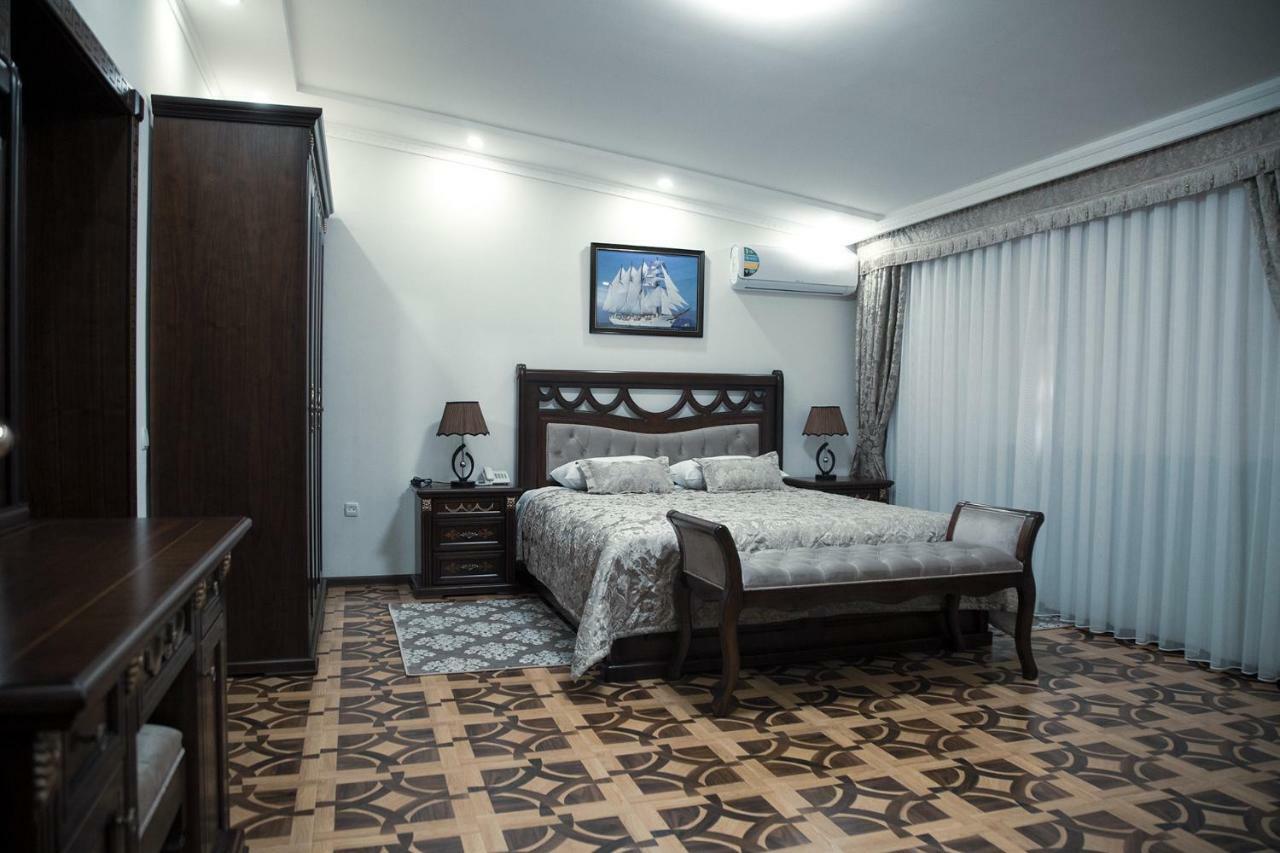 Bravolyuks Hotel Ургенч Екстер'єр фото