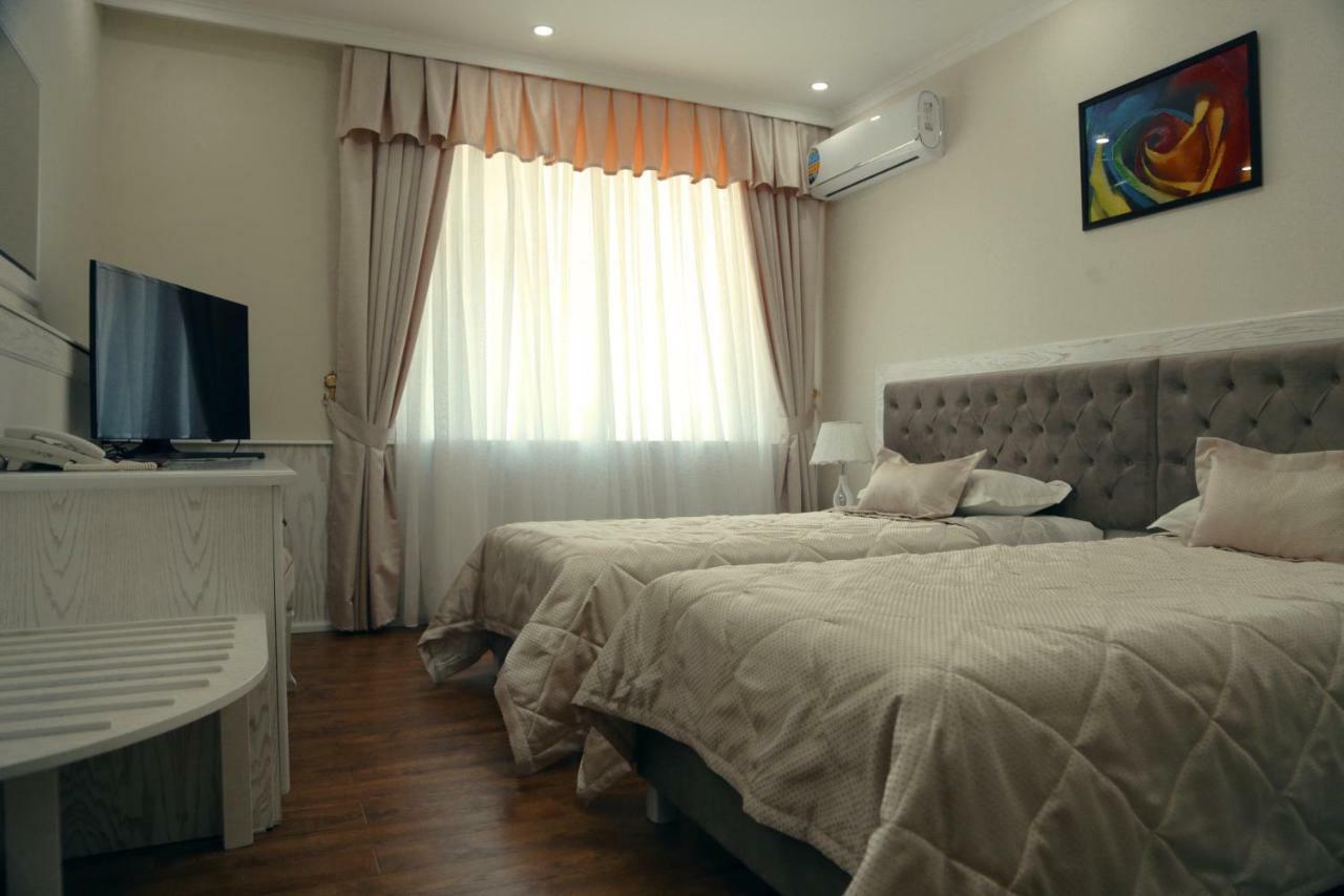 Bravolyuks Hotel Ургенч Екстер'єр фото