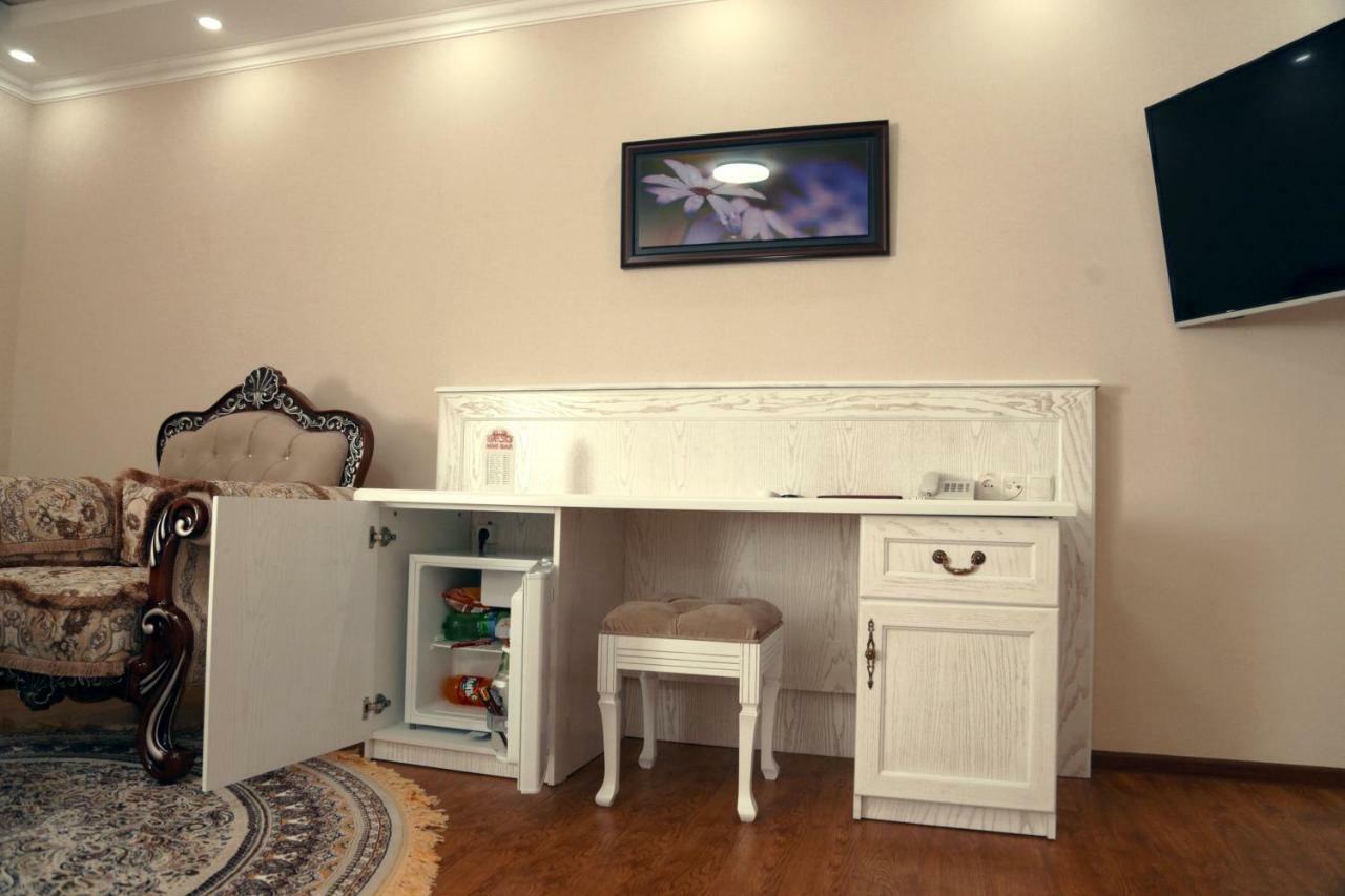 Bravolyuks Hotel Ургенч Екстер'єр фото