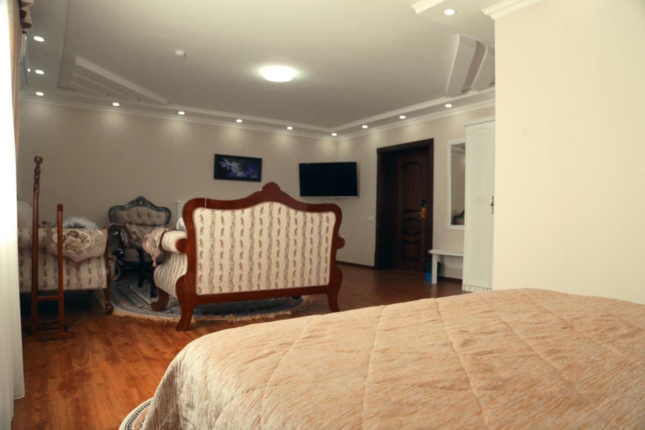 Bravolyuks Hotel Ургенч Екстер'єр фото