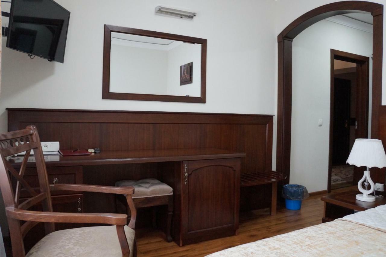 Bravolyuks Hotel Ургенч Екстер'єр фото