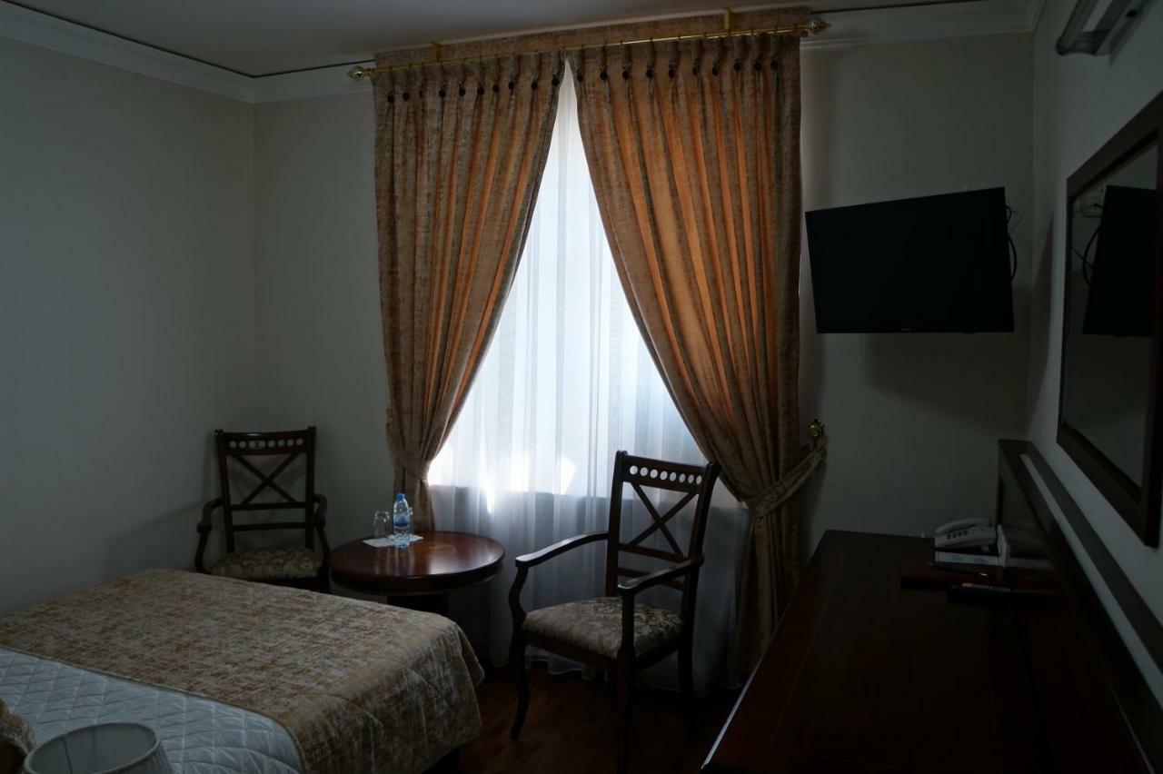 Bravolyuks Hotel Ургенч Екстер'єр фото