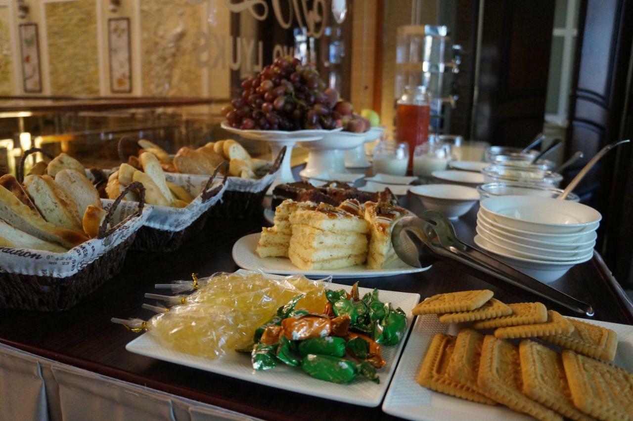 Bravolyuks Hotel Ургенч Екстер'єр фото