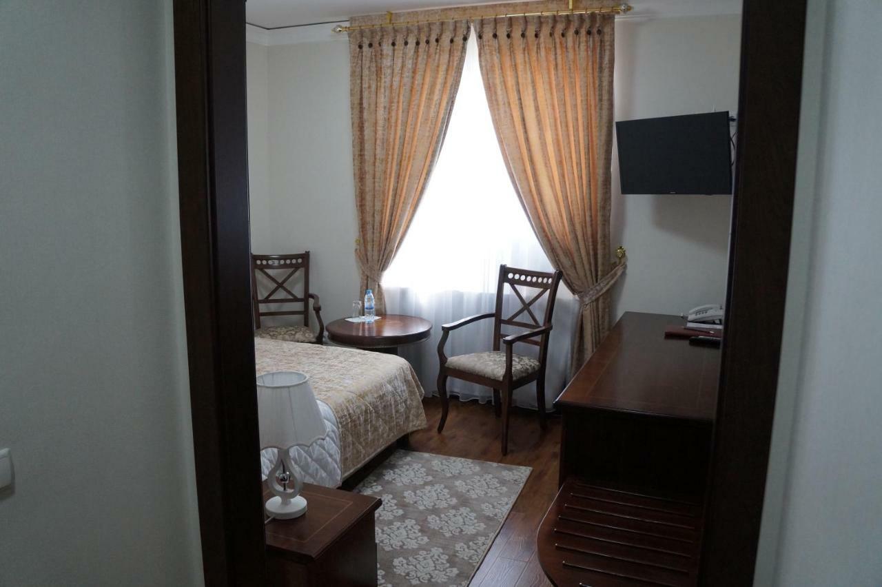Bravolyuks Hotel Ургенч Екстер'єр фото